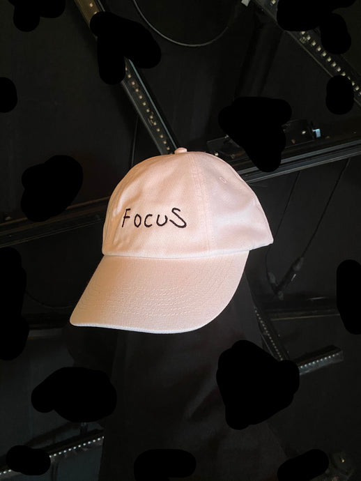 REEPS ONE WHITE FOCUS HAT CHARM x + 9999 FOCUS